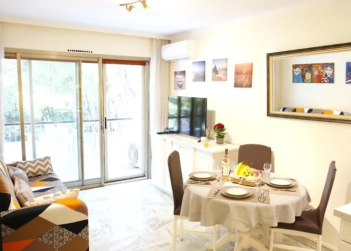 2P relooking, croisette et plage, parking gratuit, acceuil 5 stars, excellent rapport qualité prix
